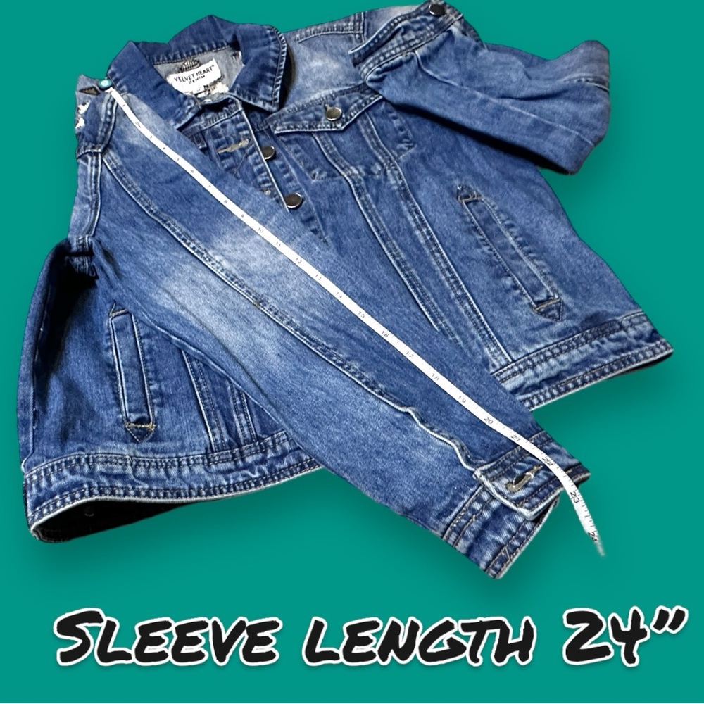EUC Velvet Heart Embroidered Denim Jacket in Medium Blue Wash. Size Medium 💙🩵 - Picture 7 of 11